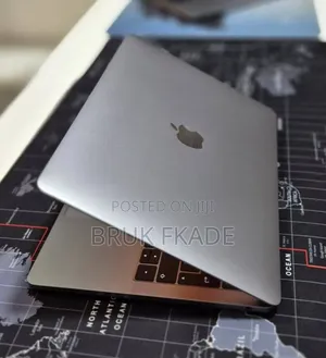 New Laptop Apple MacBook Pro 2017 8GB Intel Core i5 SSD 256GB