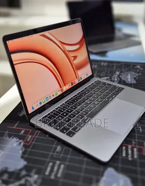 New Laptop Apple MacBook Pro 2017 8GB Intel Core i5 SSD 256GB