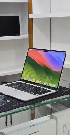 New Laptop Apple MacBook Air 2022 M2 16GB Apple M2 SSD 512GB