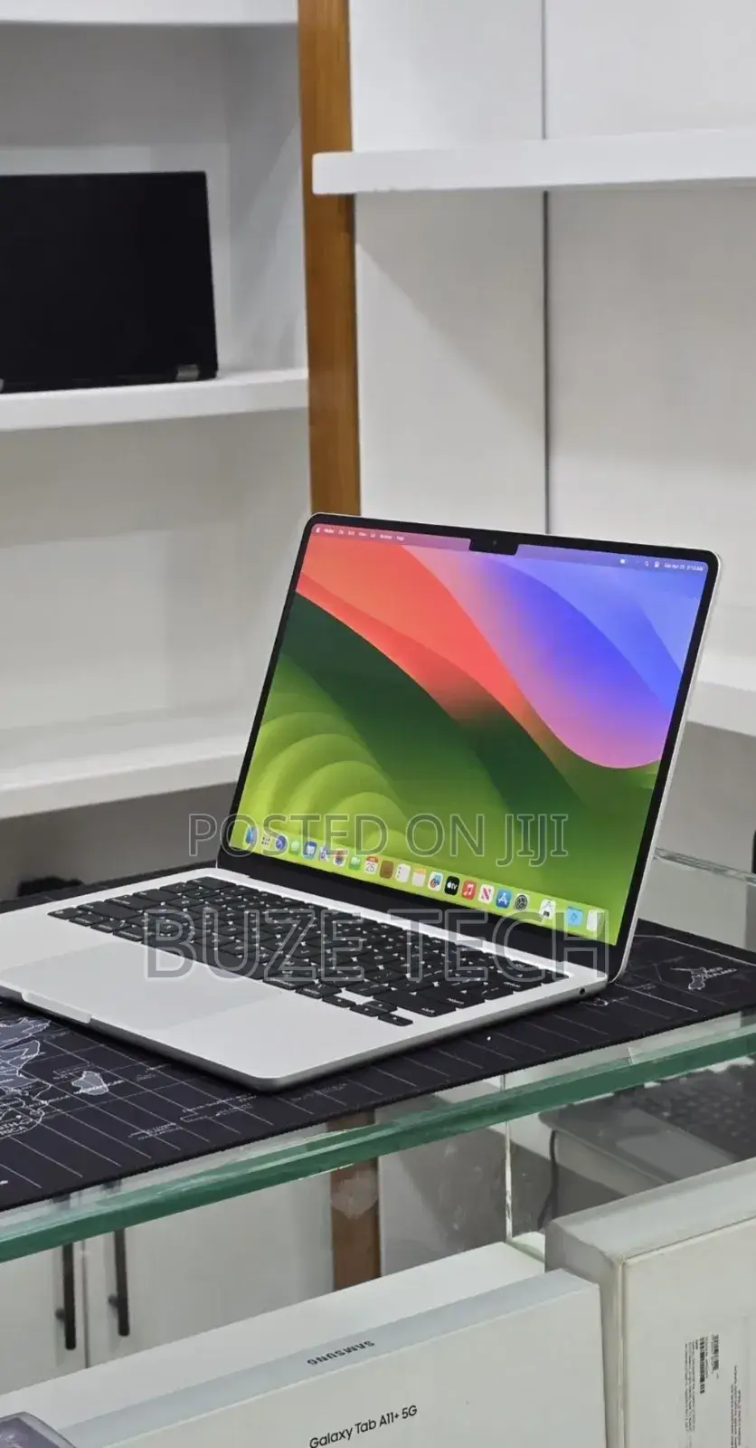 New Laptop Apple MacBook Air 2022 M2 16GB Apple M2 SSD 512GB