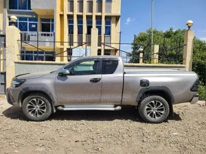 Toyota Revo 2018 Rent