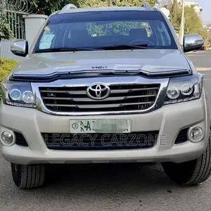 Toyota Hilux 2015 Gold