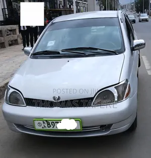 Toyota Platz 2001 Silver