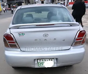 Toyota Platz 2001 Silver