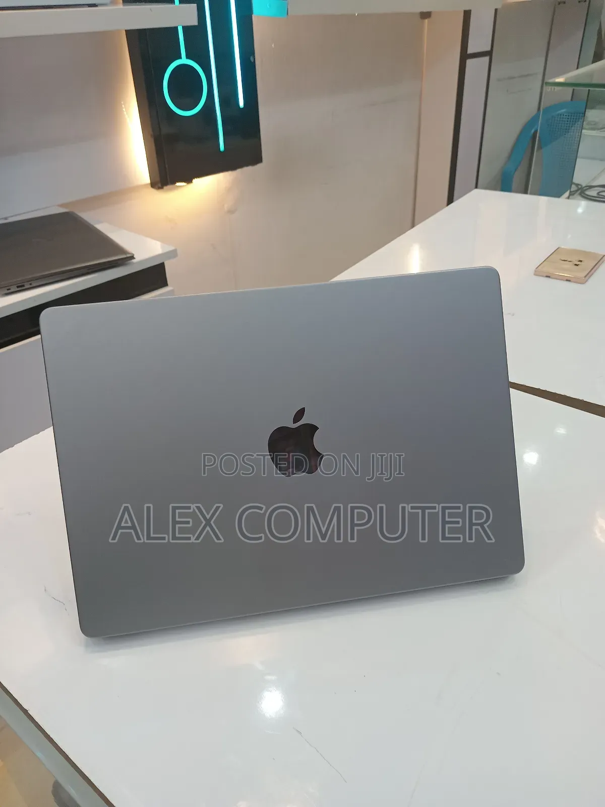 New Laptop Apple MacBook Pro 2021 M1 16GB Apple M1 Pro SSD 512GB