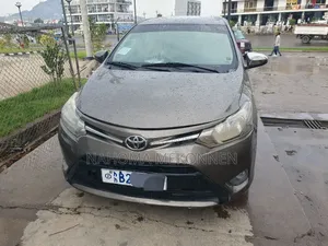Toyota Yaris 2015 Brown