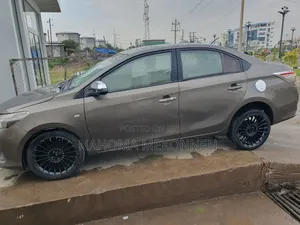 Toyota Yaris 2015 Brown