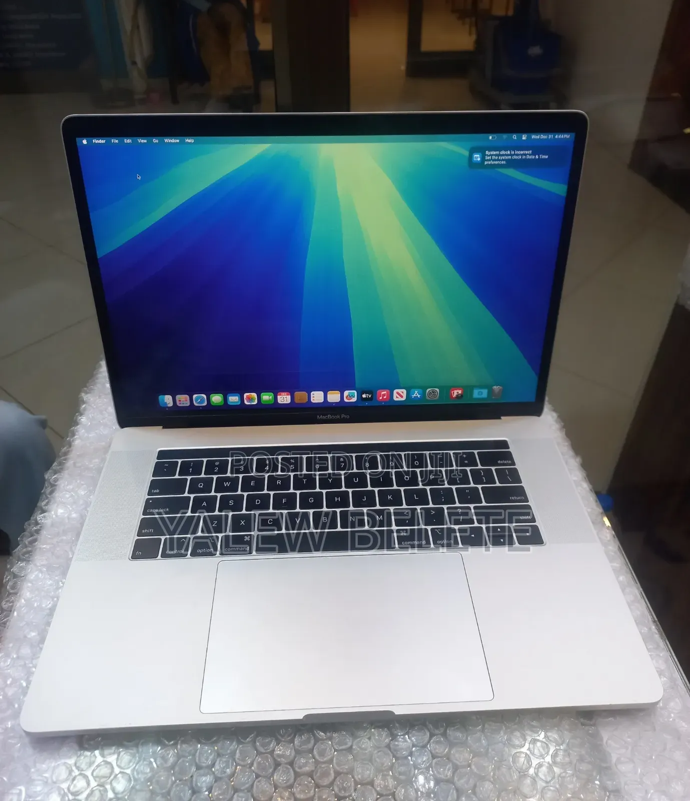 New Laptop Apple MacBook Pro 16GB Intel Core i7 SSD 256GB