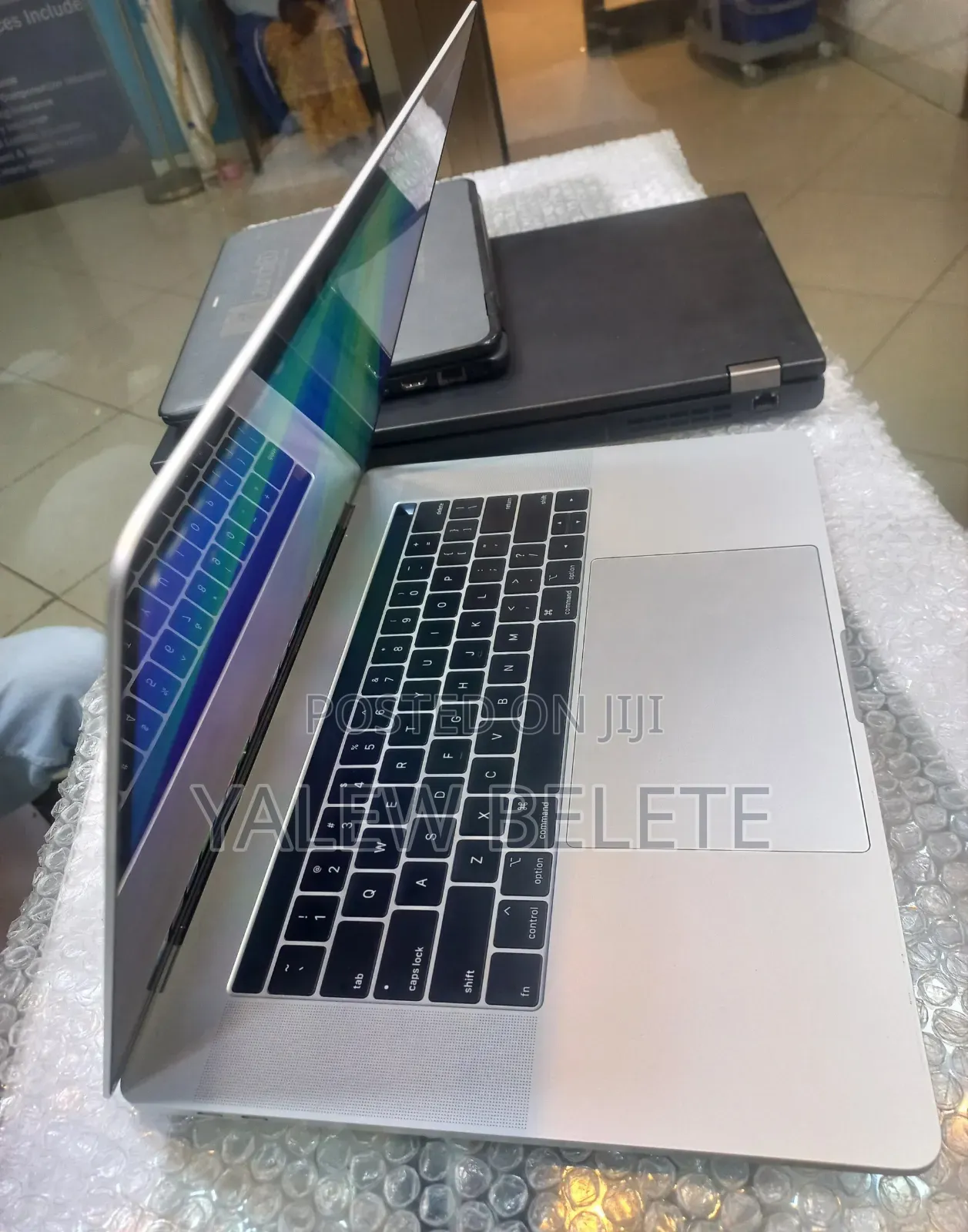 New Laptop Apple MacBook Pro 16GB Intel Core i7 SSD 256GB