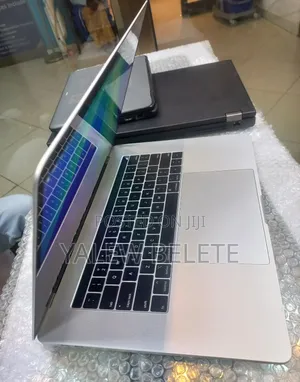 New Laptop Apple MacBook Pro 16GB Intel Core i7 SSD 256GB