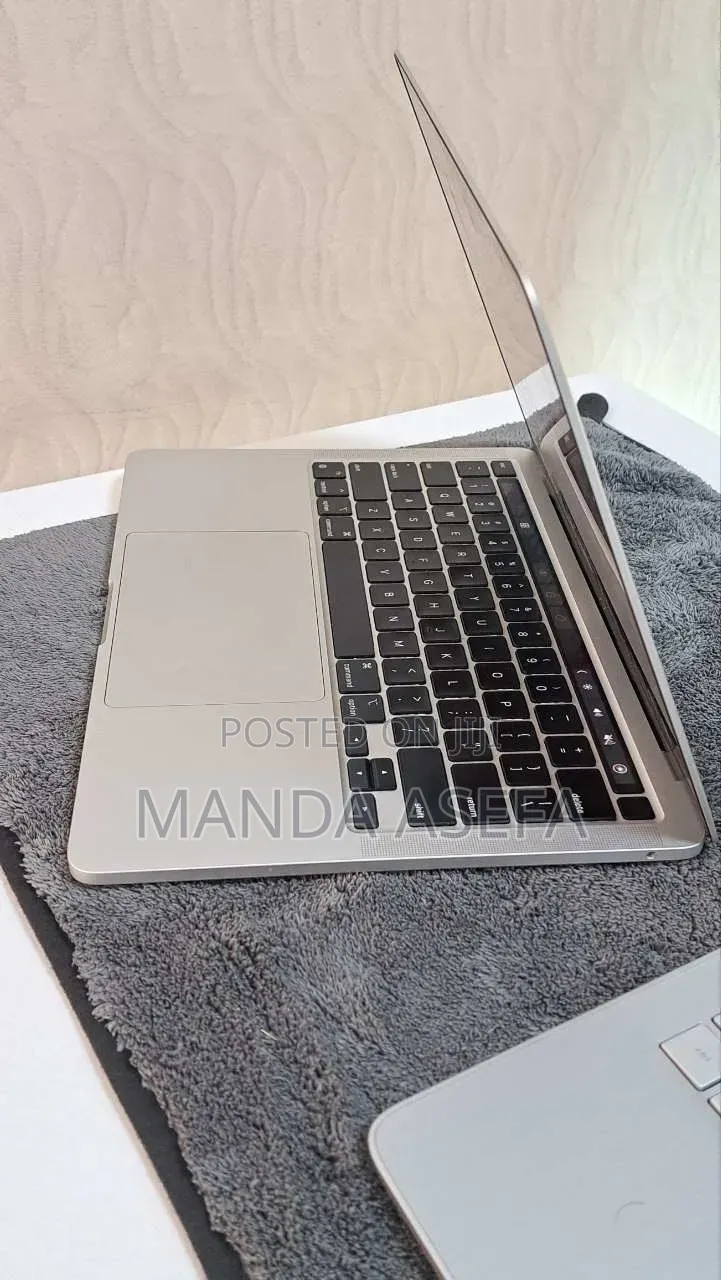 New Laptop Apple MacBook Pro 2021 M1 16GB Apple M1 Pro SSD 512GB
