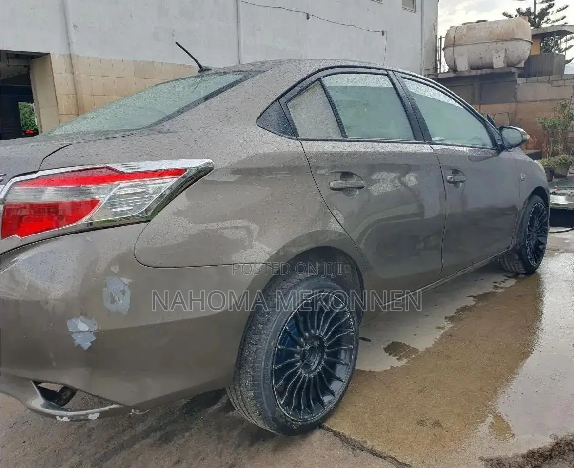 Toyota Yaris 2015 Brown