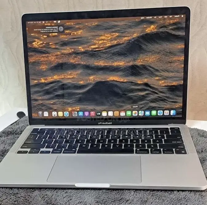 New Laptop Apple MacBook Pro 2020 16GB SSD 512GB