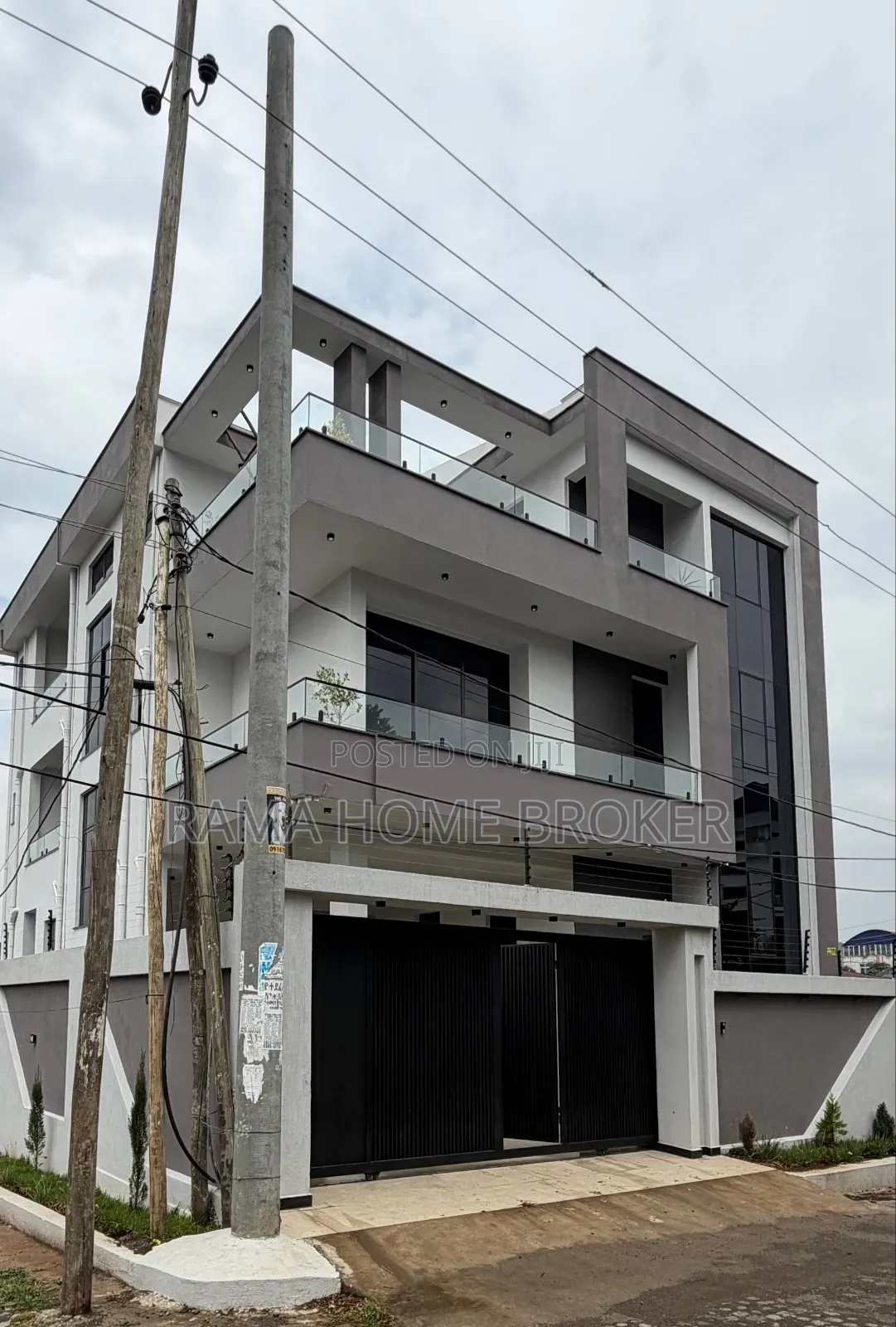 Furnished 5bdrm Townhouse/Terrace in ኮምፓወንድ ውስጥ, Yeka for sale