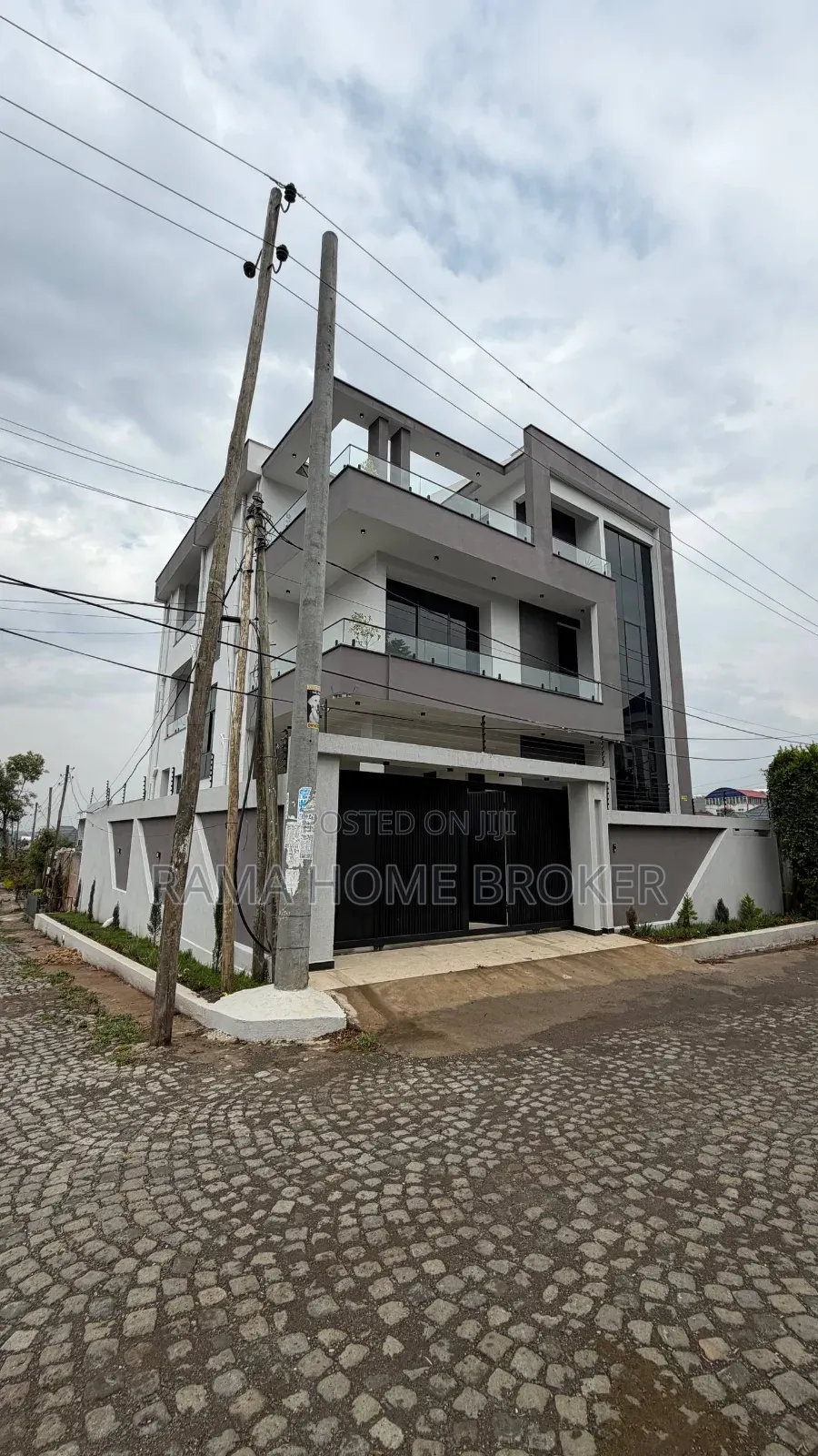 Furnished 5bdrm Townhouse/Terrace in ኮምፓወንድ ውስጥ, Yeka for sale