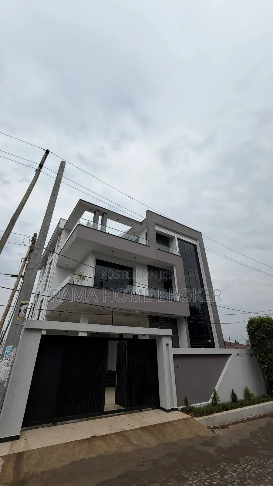 Furnished 5bdrm Townhouse/Terrace in ኮምፓወንድ ውስጥ, Yeka for sale