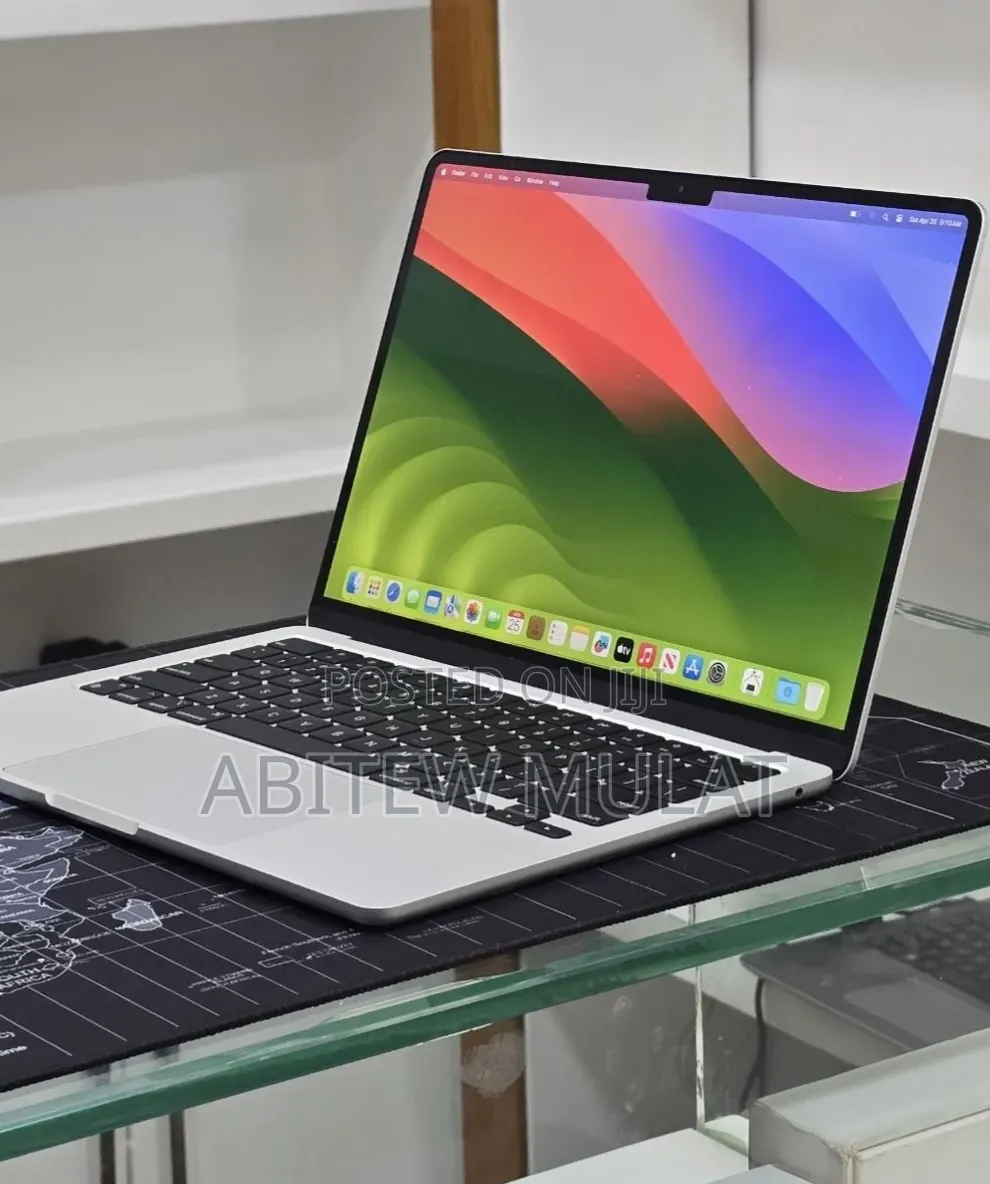 New Laptop Apple MacBook Air 2023 M2 16GB Apple M2 SSD 256GB