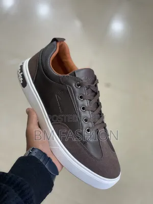 Clarks Low-Top: Casual Sophistication