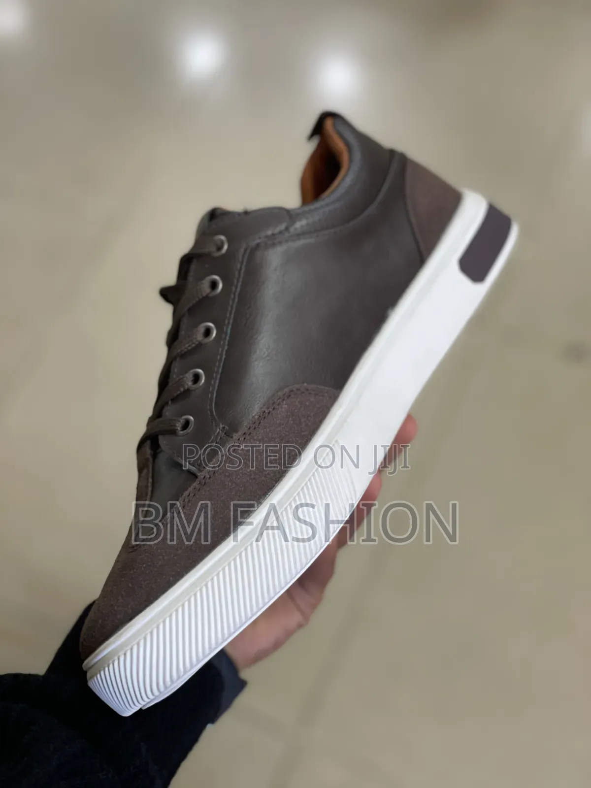 Clarks Low-Top: Casual Sophistication