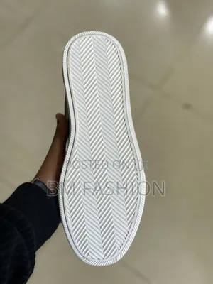 Clarks Low-Top: Casual Sophistication