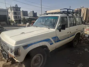 Toyota Land Cruiser 1989 White