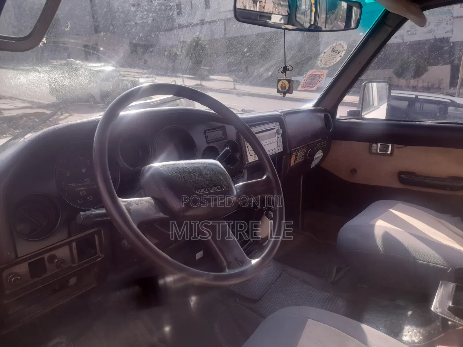 Toyota Land Cruiser 1989 White
