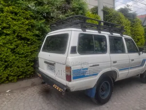 Toyota Land Cruiser 1989 White