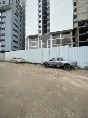Urgent !! 300sqm Land for Sale! የሚሸጥ 300ካሬ ቦታ!