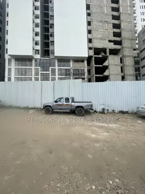 Urgent !! 300sqm Land for Sale! የሚሸጥ 300ካሬ ቦታ!