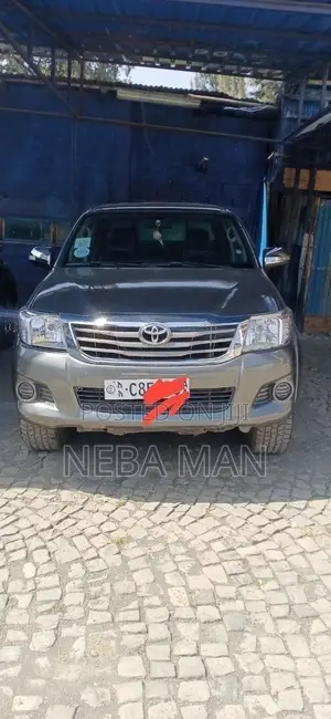 Toyota Hilux 2012 Gray