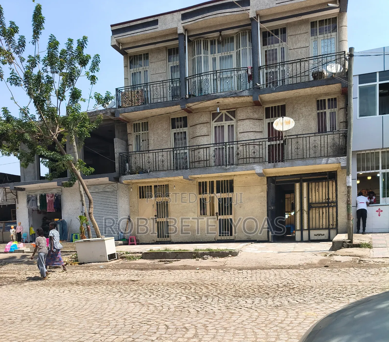 Furnished 17bdrm Apartment in Tower, East Shewa for sale