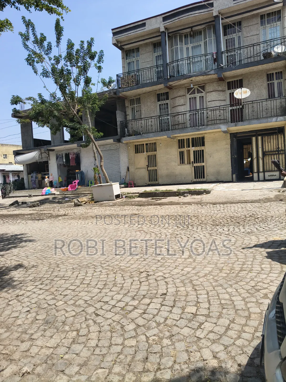 Furnished 17bdrm Apartment in Tower, East Shewa for sale