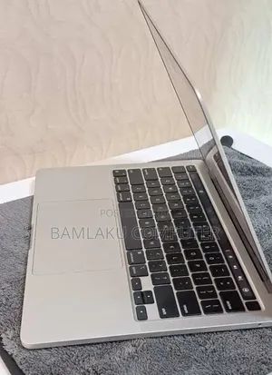 New Laptop Apple MacBook Pro 2020 M1 16GB Apple M1 Pro SSD 512GB