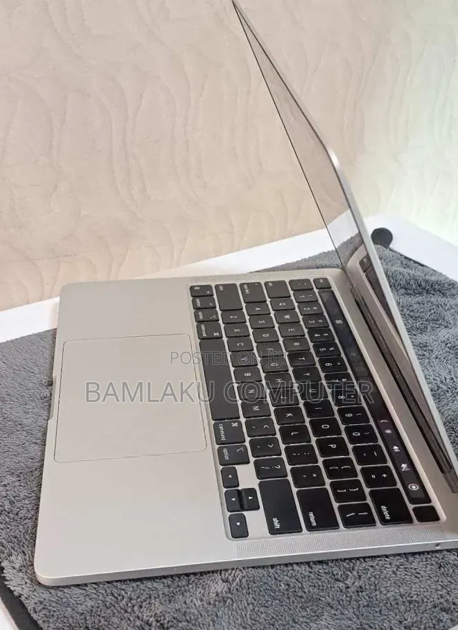 New Laptop Apple MacBook Pro 2020 M1 16GB Apple M1 Pro SSD 512GB