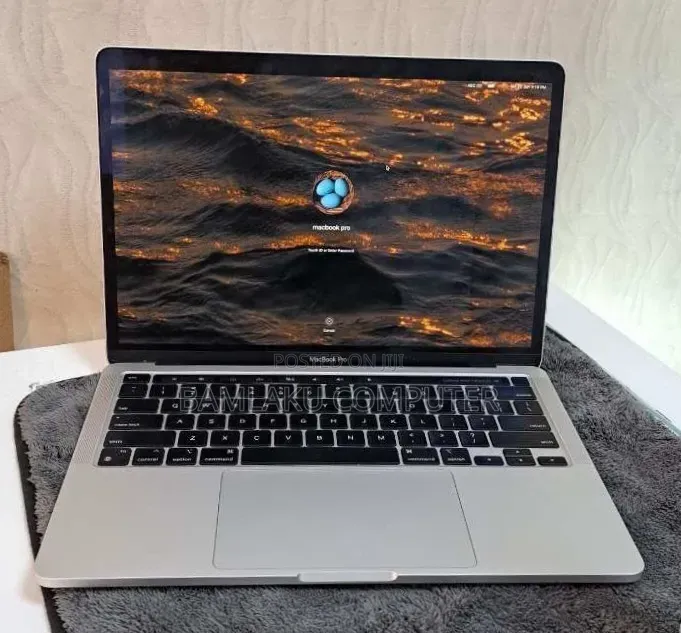 New Laptop Apple MacBook Pro 2020 M1 16GB Apple M1 Pro SSD 512GB