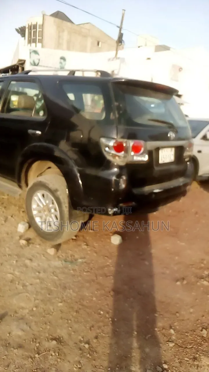 Toyota Fortuner 2015 Black