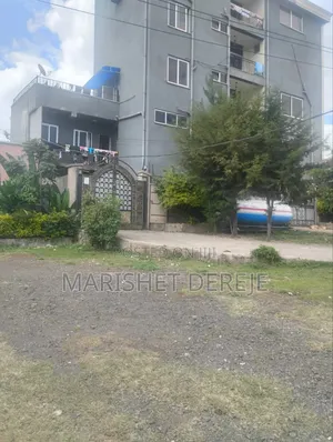 5bdrm House in Gullele for sale
