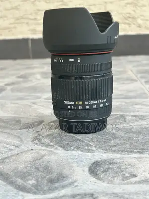 18-200mm Lens