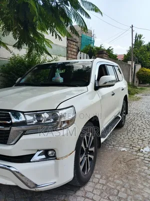 Toyota Land Cruiser 2015 White