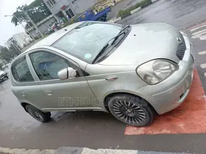 Toyota Vitz 2003 Silver