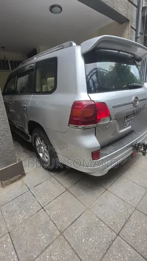 Toyota Land Cruiser 2011 Silver
