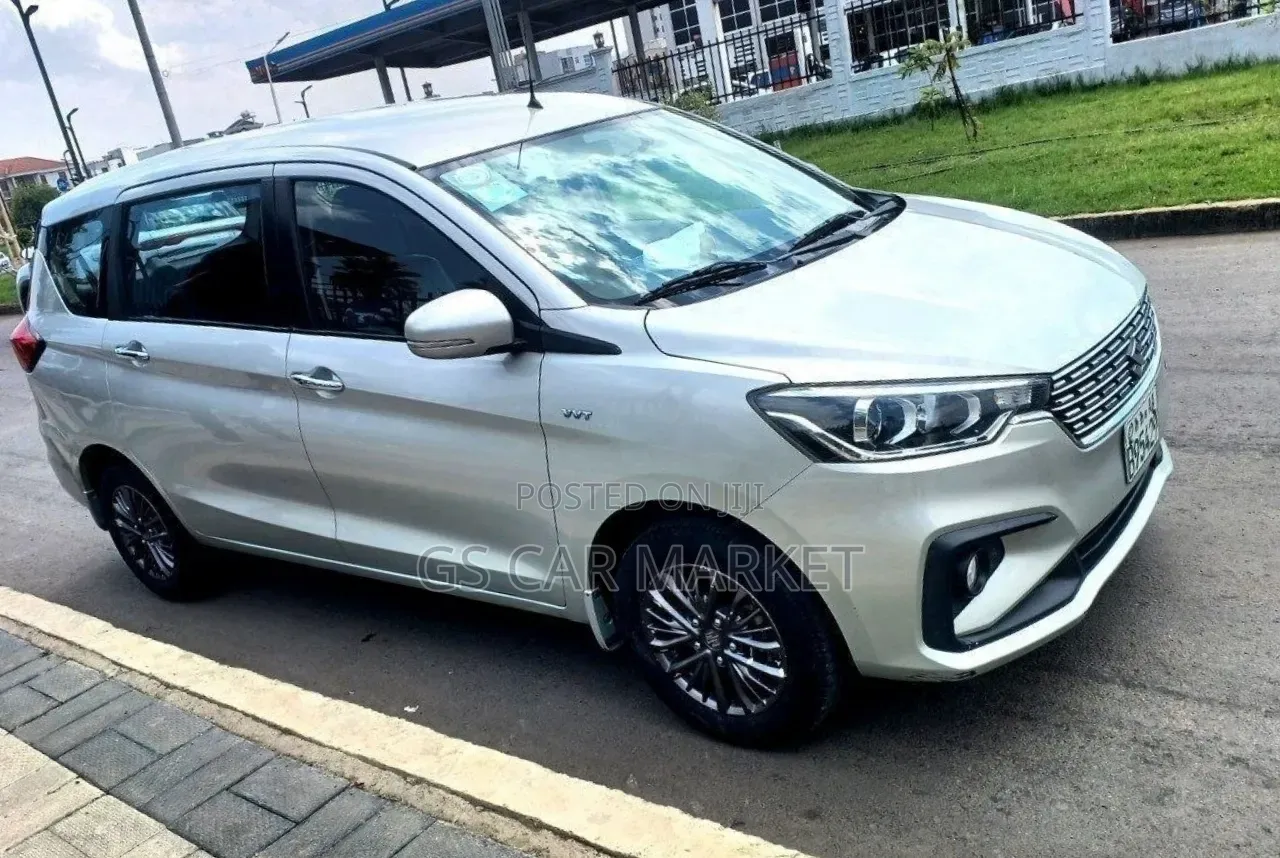 Suzuki Ertiga 2022 Silver