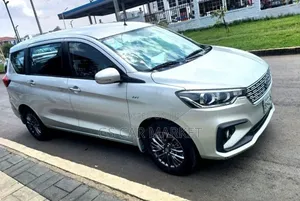 Suzuki Ertiga 2022 Silver