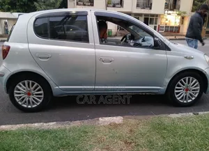 Toyota Vitz 2004 Gray