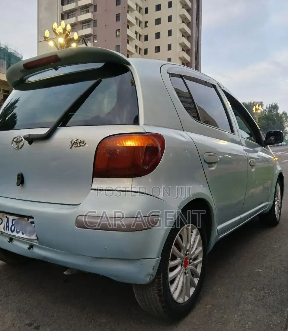Toyota Vitz 2004 Gray