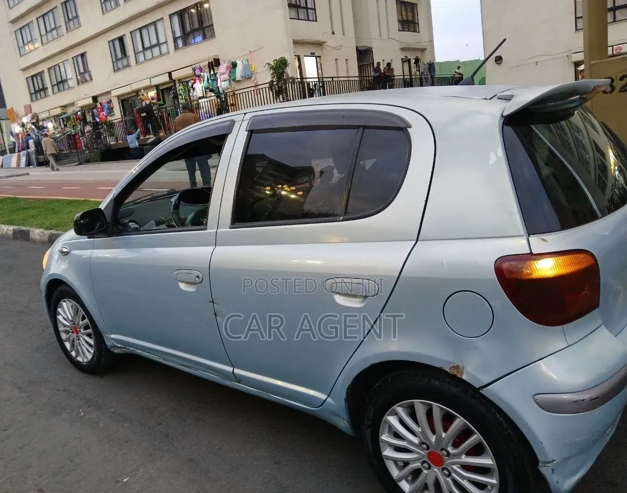 Toyota Vitz 2004 Gray