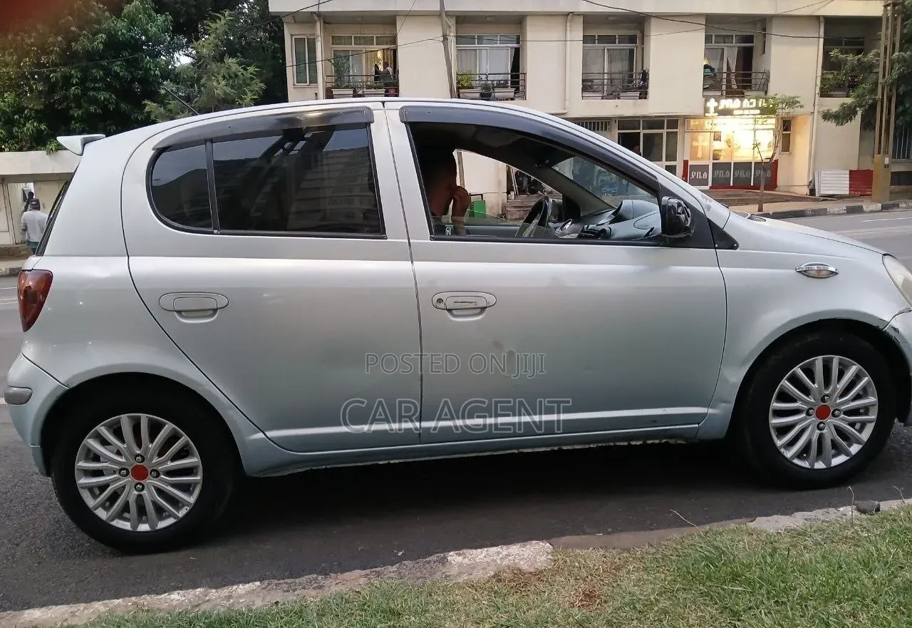 Toyota Vitz 2004 Gray