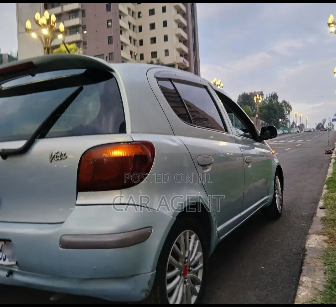 Toyota Vitz 2004 Gray