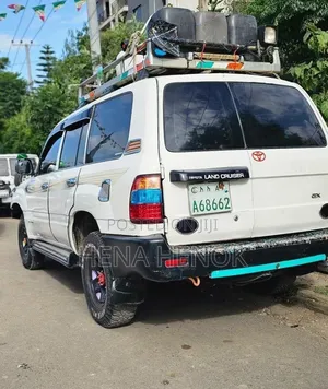 Toyota Land Cruiser 2006 White