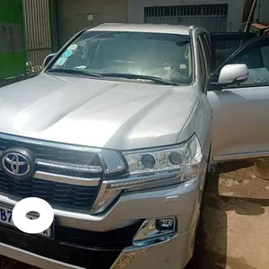Toyota Land Cruiser 2020 Off white